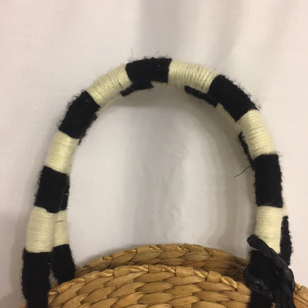 Kayu handcrafted seagrass bag, removable crossbody - Picture 3 of 8